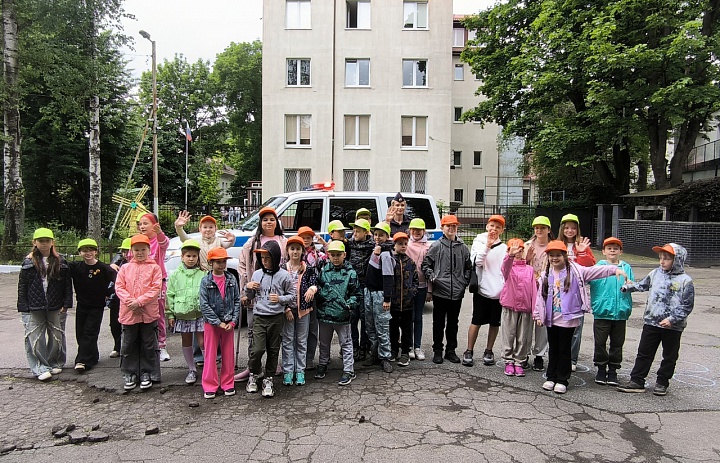 Да здравствуют каникулы, да здравствует "СЮРПРИЗ"